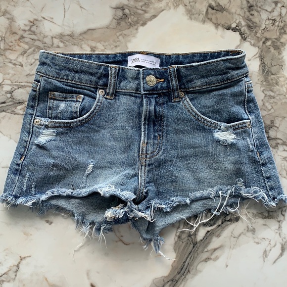 Zara denim jean shorts! - Picture 1 of 3